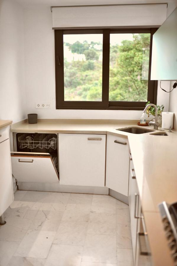 Bright Apartment In The Hills Of Elviria Málaga Exteriör bild