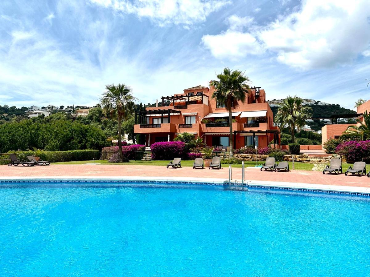 Bright Apartment In The Hills Of Elviria Málaga Exteriör bild