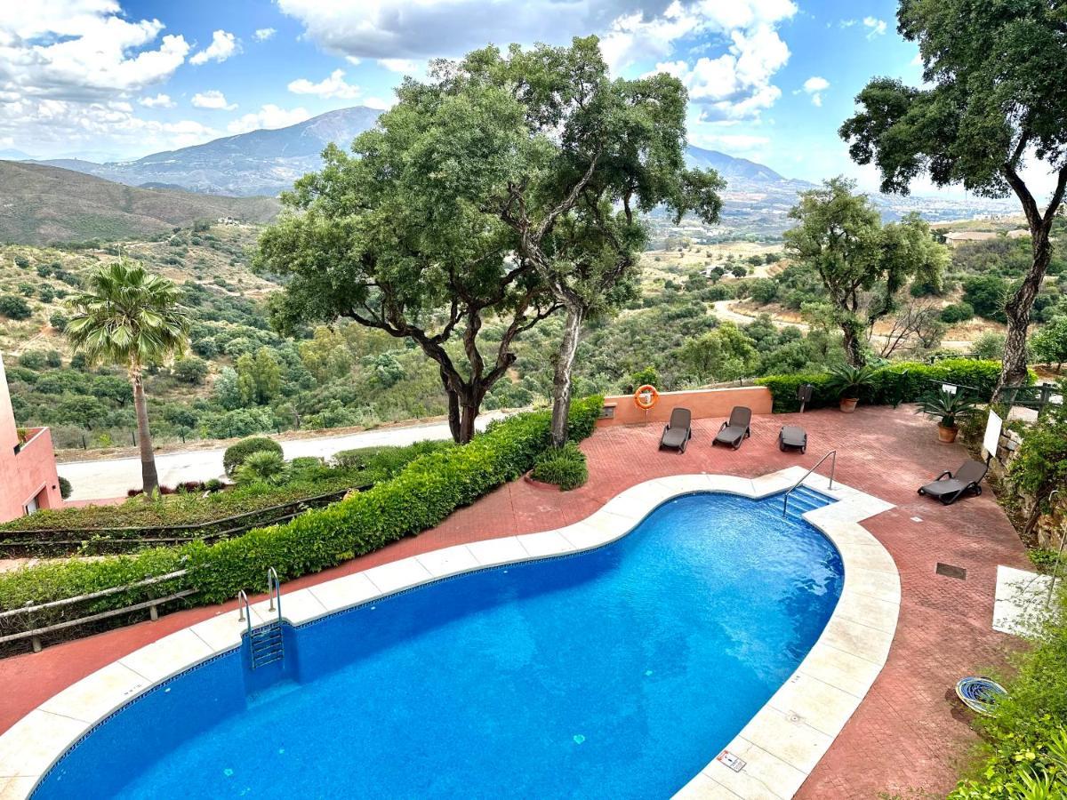Bright Apartment In The Hills Of Elviria Málaga Exteriör bild